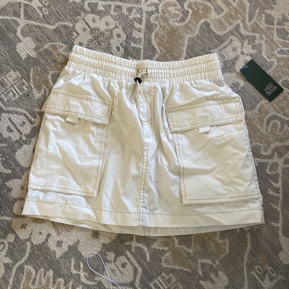 Women's Parachute Cargo Mini Skirt - Wild
Fable™ Off-White new - Picture 6 of 6